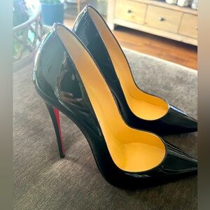 New never worn Christian Louboutin’s So Kate’s. With box and dust bag.